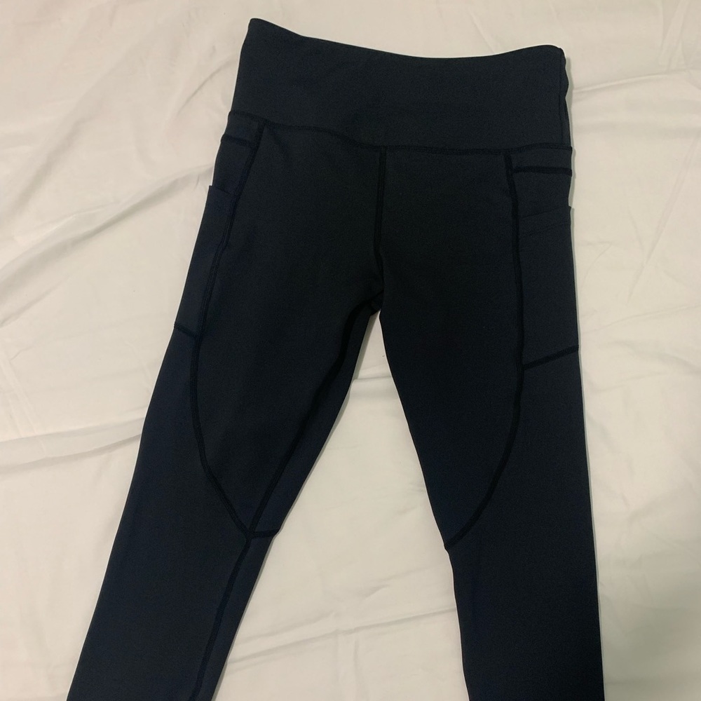 Zyia Light n Tight Crop Black size 6-8